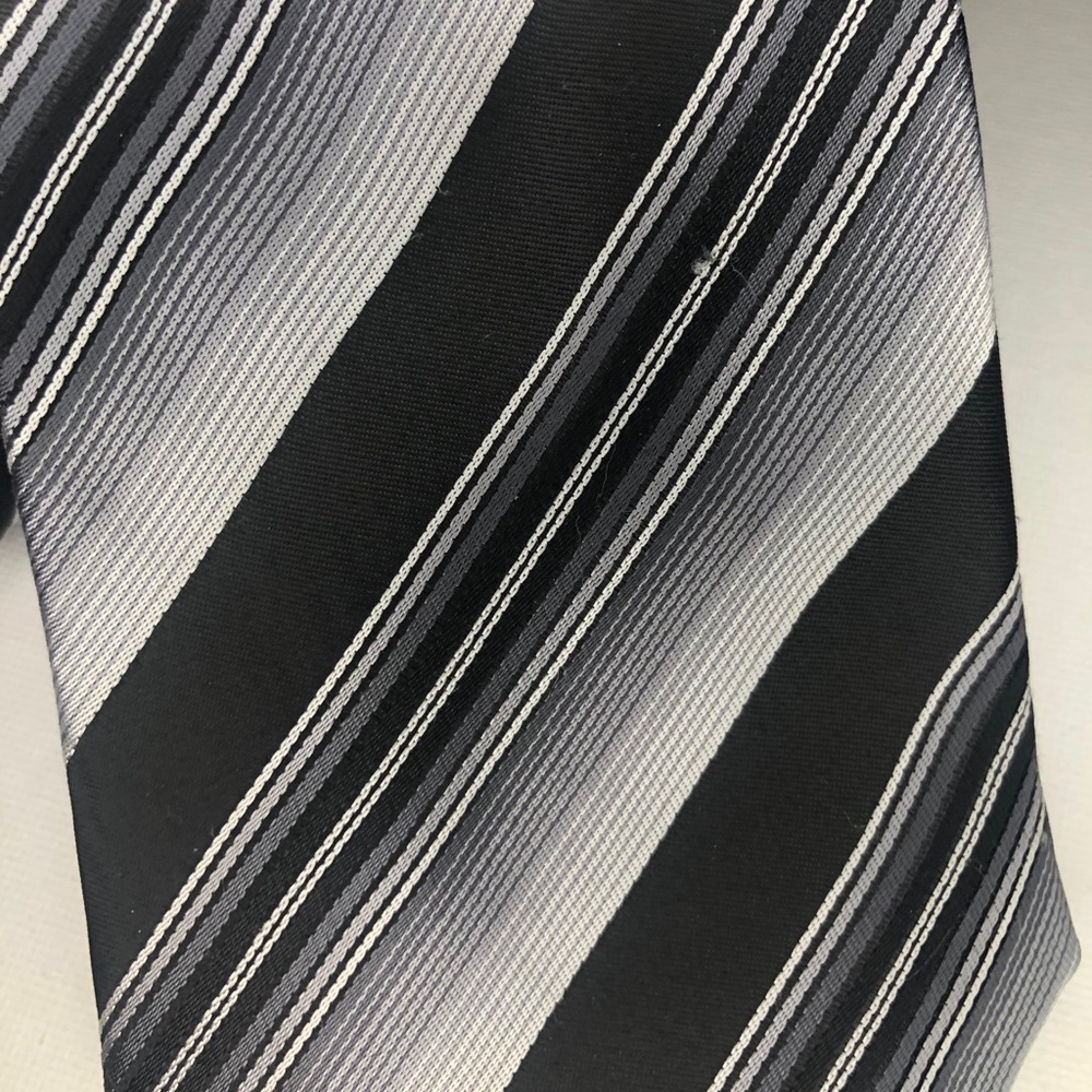 Tie - Picture 2 of 4